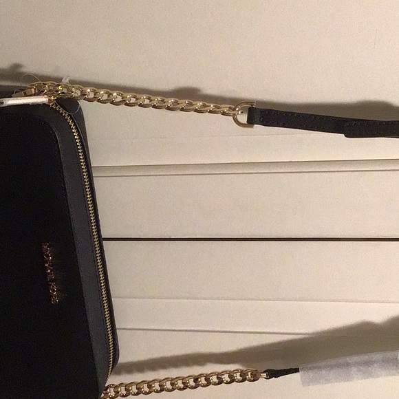 BEAUTIFUL, BRAND NEW MICHAEL KORS BLACK SAFFIANO LEATHER CROSSBODY BAG - Picture 3 of 9